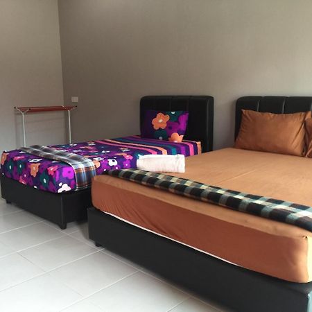 Harmony Guesthouse Sdn Bhd Padang Mat Sirat Exterior foto